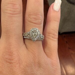 Elegant 14K White Gold Teardrop Ring Set